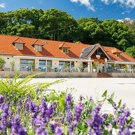 Lepke Apartmanház és Étterem Tihany Exterior foto