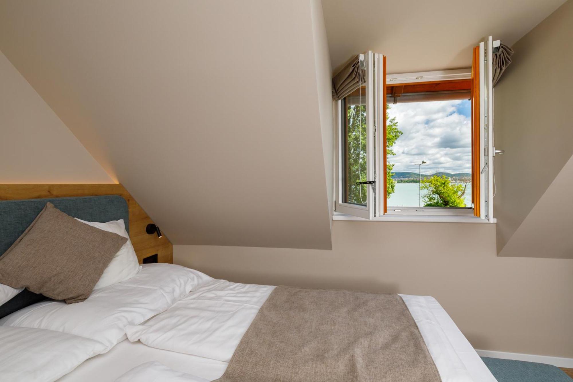 Lepke Apartmanház és Étterem Tihany Exterior foto