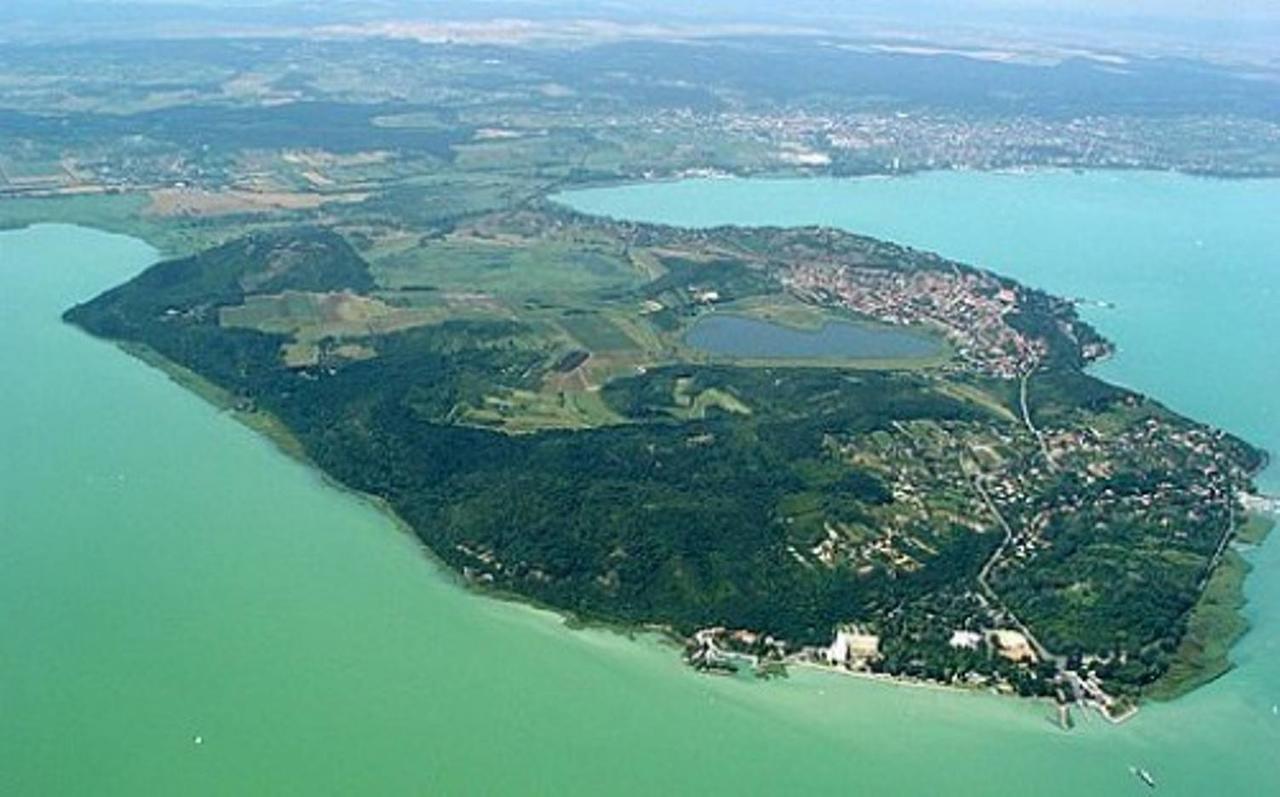 Lepke Apartmanház és Étterem Tihany Exterior foto